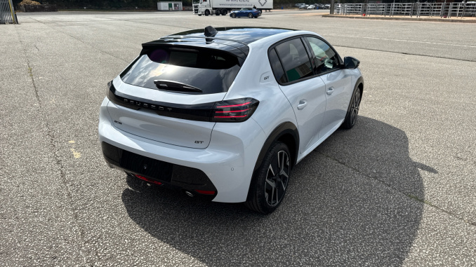 Peugeot 208 1.2 PureTech 100 GT 5dr Petrol Hatchback - Image 23